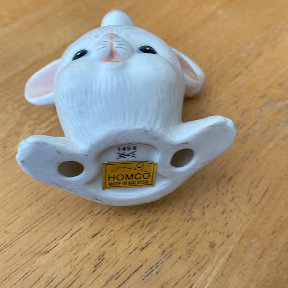 Vintage Homco ceramic bunnies/rabbits figurines 
Trio - Picture 9 of 10